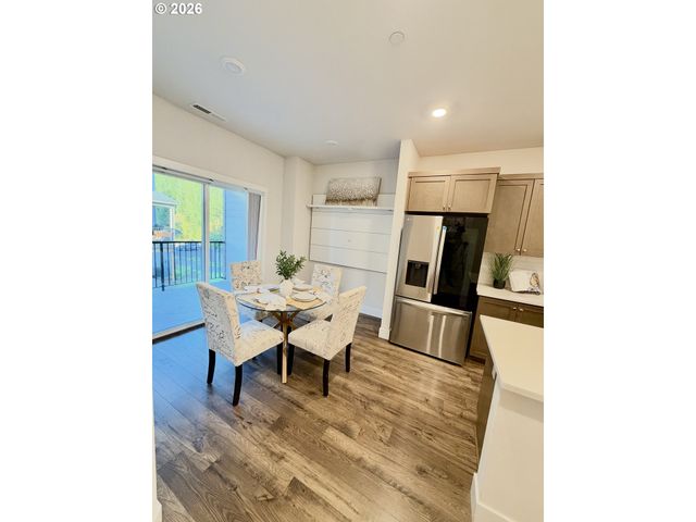 15942 Nw HOSMER Ln, Portland, OR 97229