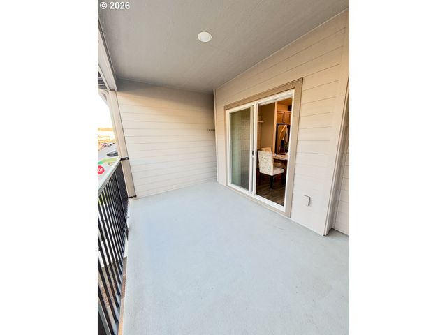 15942 Nw HOSMER Ln, Portland, OR 97229