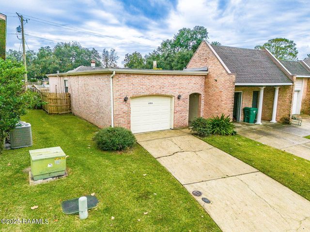 133 Castle Row A, Lafayette, LA 70506