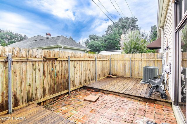 133 Castle Row A, Lafayette, LA 70506