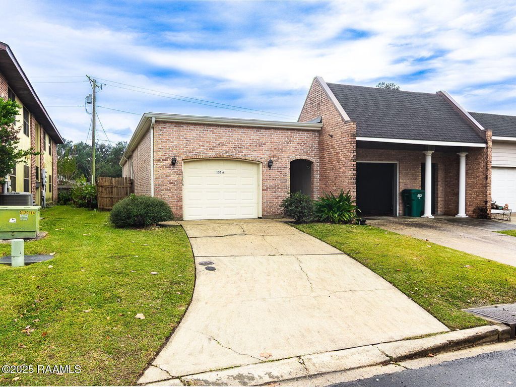 133 Castle Row A, Lafayette, LA 70506
