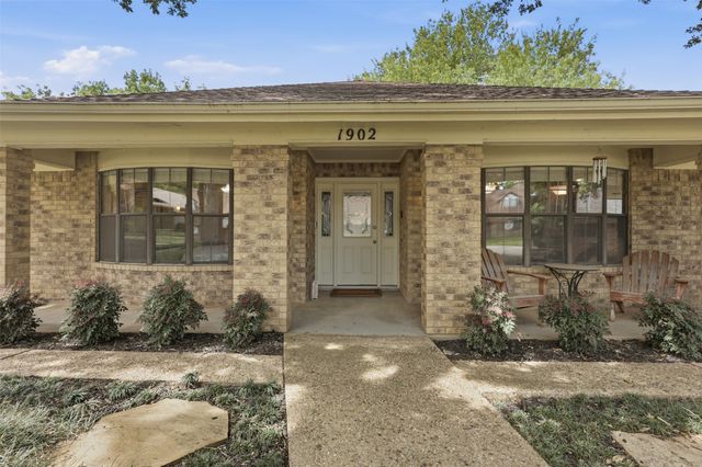 1902 Red Cypress Court, Arlington, TX 76012