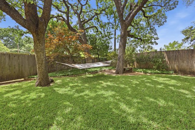 1902 Red Cypress Court, Arlington, TX 76012