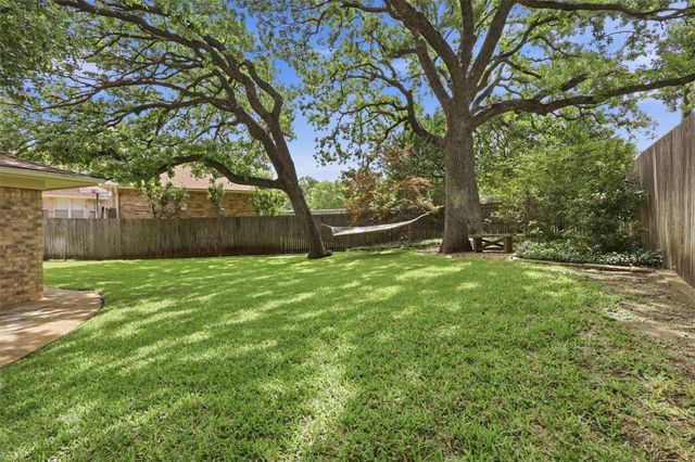 1902 Red Cypress Court, Arlington, TX 76012