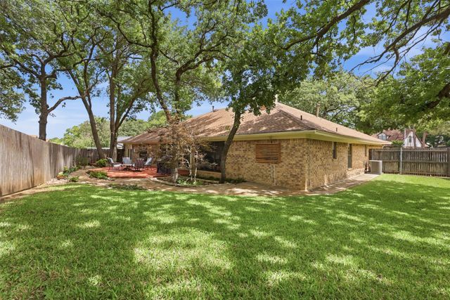 1902 Red Cypress Court, Arlington, TX 76012