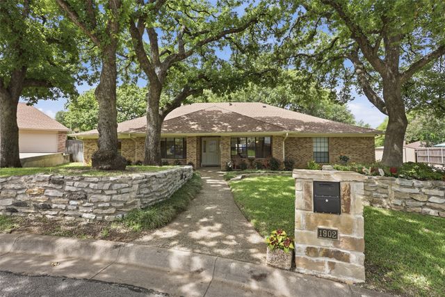 1902 Red Cypress Court, Arlington, TX 76012