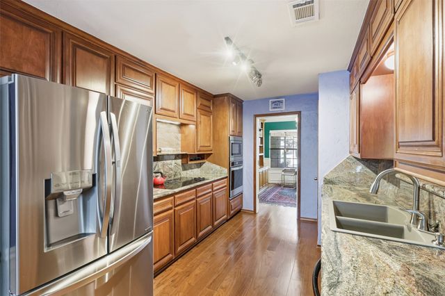 1902 Red Cypress Court, Arlington, TX 76012