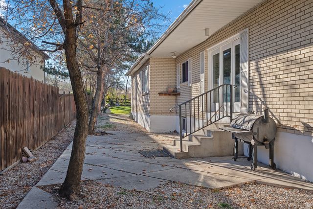 2101 E 6425 S, Holladay, UT 84121