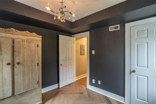 4000 University Avenue 7, Des Moines, IA 50311