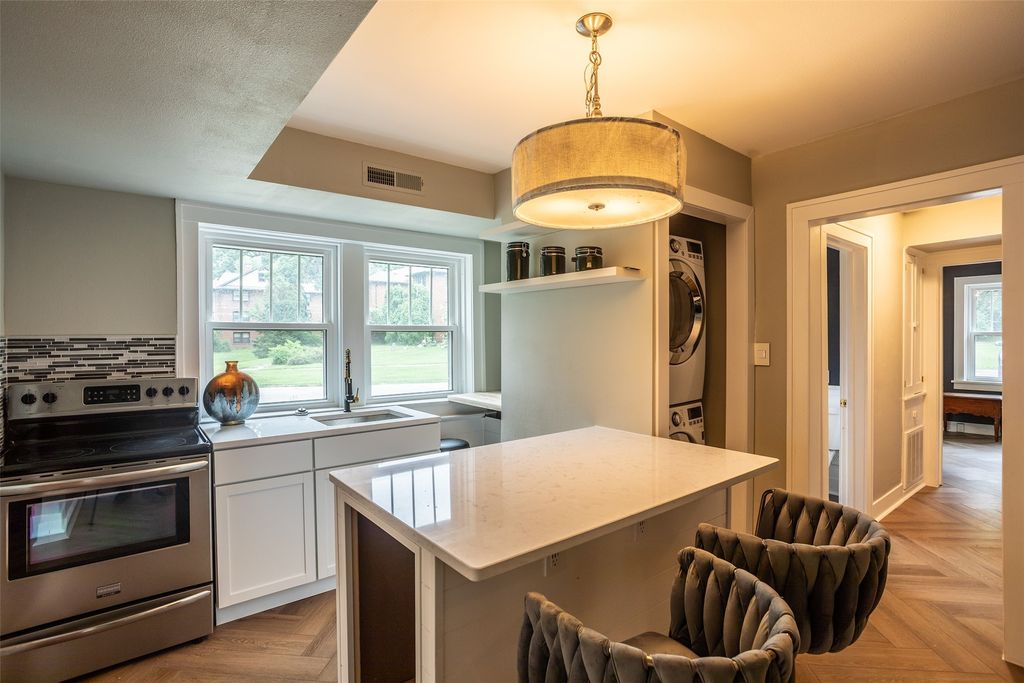 4000 University Avenue 7, Des Moines, IA 50311