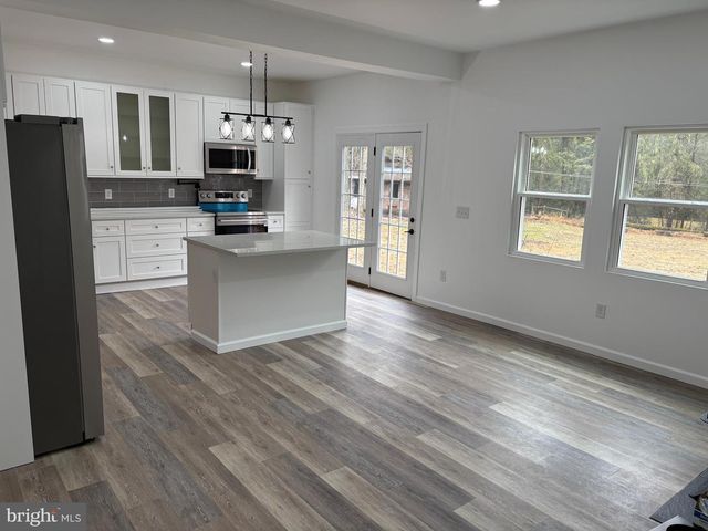 25 SCENIC DR, Milroy, PA 17063