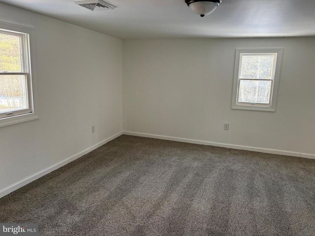 25 SCENIC DR, Milroy, PA 17063