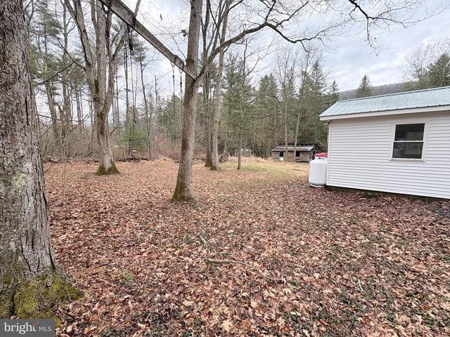 25 SCENIC DR, Milroy, PA 17063