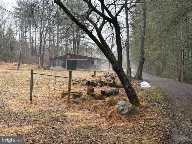 25 SCENIC DR, Milroy, PA 17063