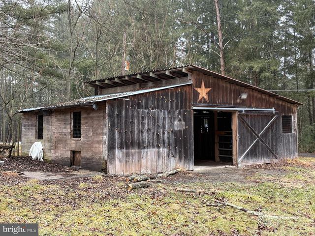 25 SCENIC DR, Milroy, PA 17063