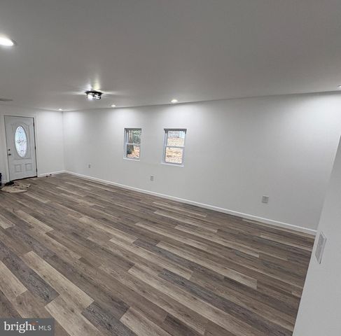 25 SCENIC DR, Milroy, PA 17063