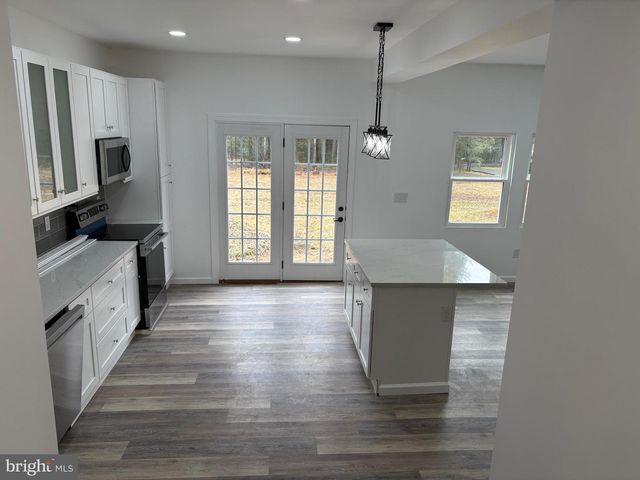 25 SCENIC DR, Milroy, PA 17063