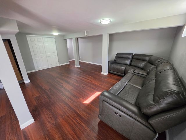 2301 Greenbriar Lane, Lindenhurst, IL 60046
