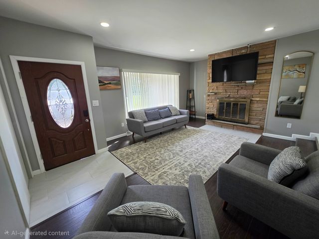 2301 Greenbriar Lane, Lindenhurst, IL 60046