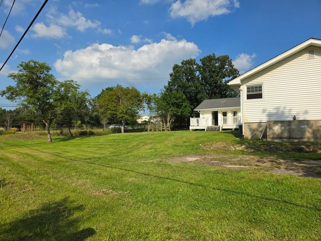 2301 Greenbriar Lane, Lindenhurst, IL 60046