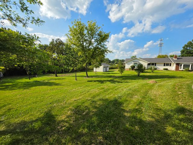 2301 Greenbriar Lane, Lindenhurst, IL 60046