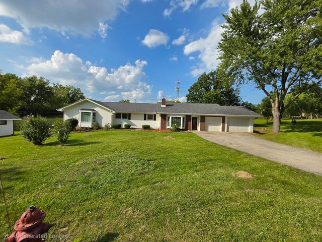 2301 Greenbriar Lane, Lindenhurst, IL 60046