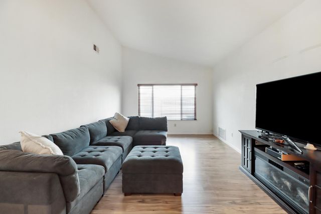 7039 5th Ave, Rio Linda, CA 95673