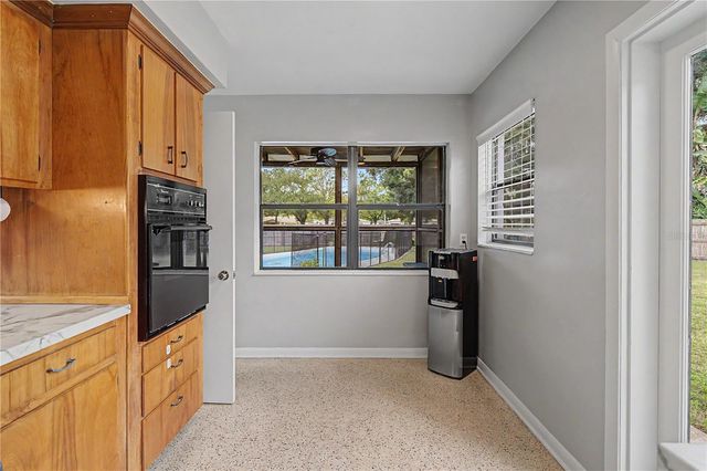 10246 N VALLE DRIVE, Tampa, FL 33612