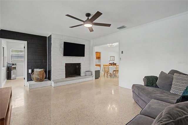 10246 N VALLE DRIVE, Tampa, FL 33612