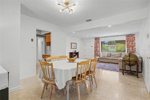 10246 N VALLE DRIVE, Tampa, FL 33612