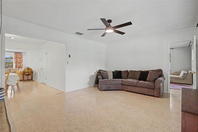 10246 N VALLE DRIVE, Tampa, FL 33612