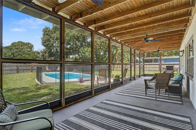 10246 N VALLE DRIVE, Tampa, FL 33612