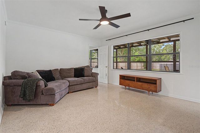 10246 N VALLE DRIVE, Tampa, FL 33612