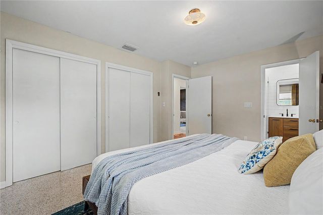 10246 N VALLE DRIVE, Tampa, FL 33612