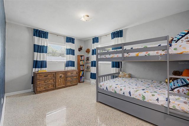 10246 N VALLE DRIVE, Tampa, FL 33612