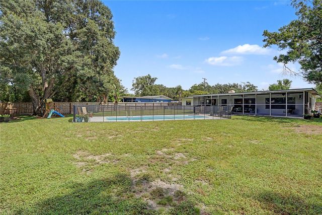 10246 N VALLE DRIVE, Tampa, FL 33612