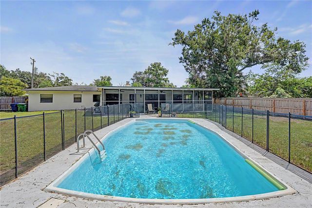 10246 N VALLE DRIVE, Tampa, FL 33612