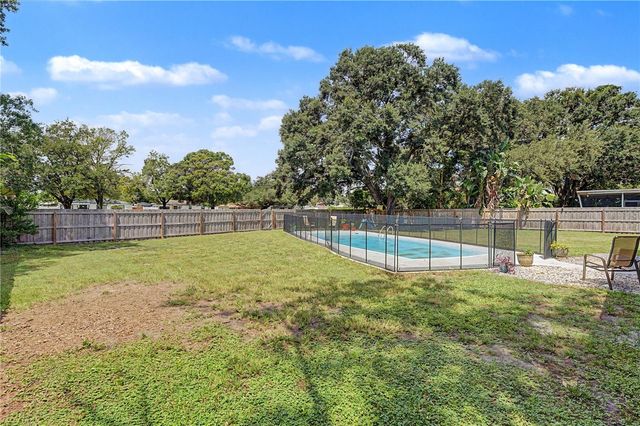 10246 N VALLE DRIVE, Tampa, FL 33612