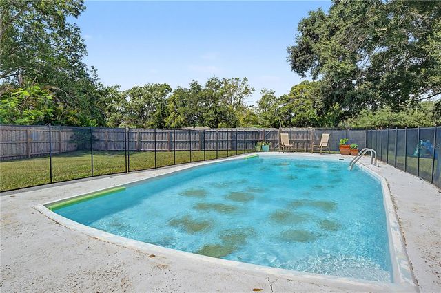 10246 N VALLE DRIVE, Tampa, FL 33612