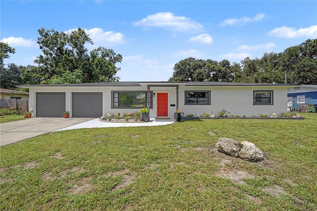 10246 N VALLE DRIVE, Tampa, FL 33612
