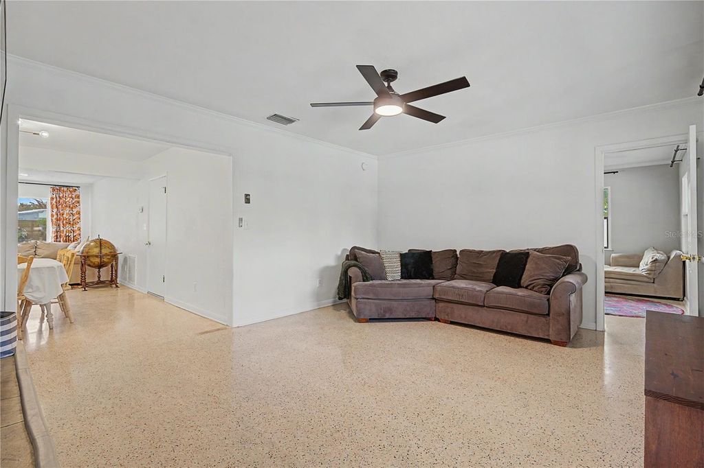 Image 20 of property listing at 10246 N VALLE DRIVE, Tampa, FL 33612