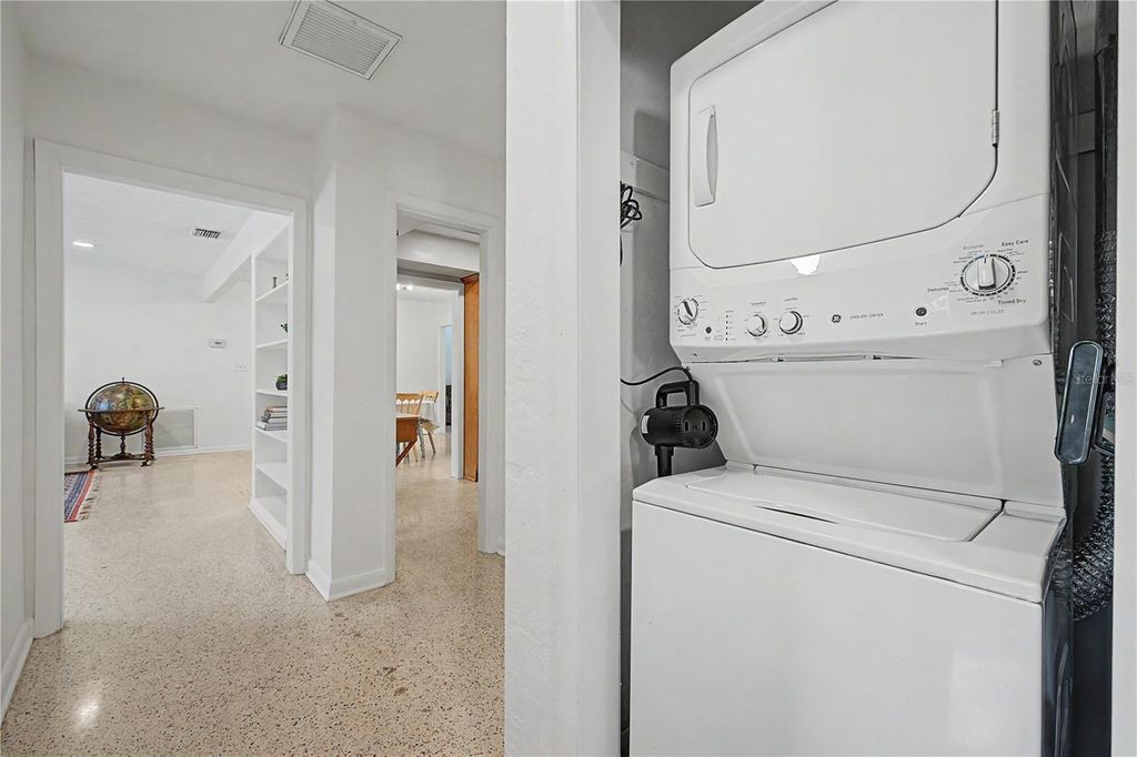 Image 31 of property listing at 10246 N VALLE DRIVE, Tampa, FL 33612