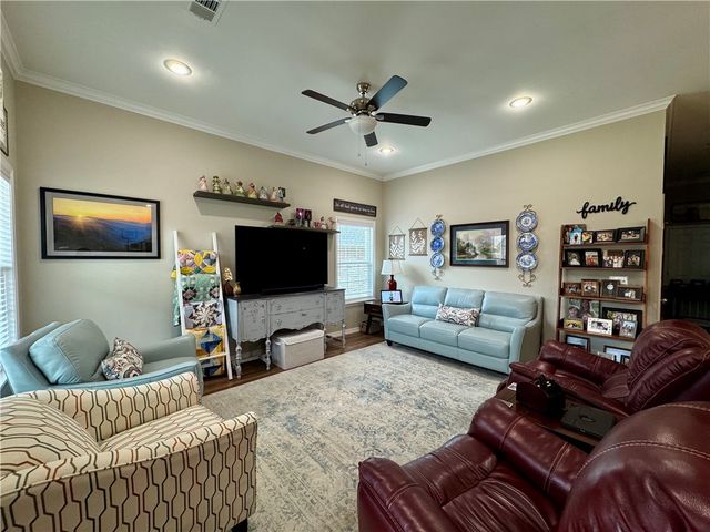 135 Harbor Circle, Russellville, AR 72802