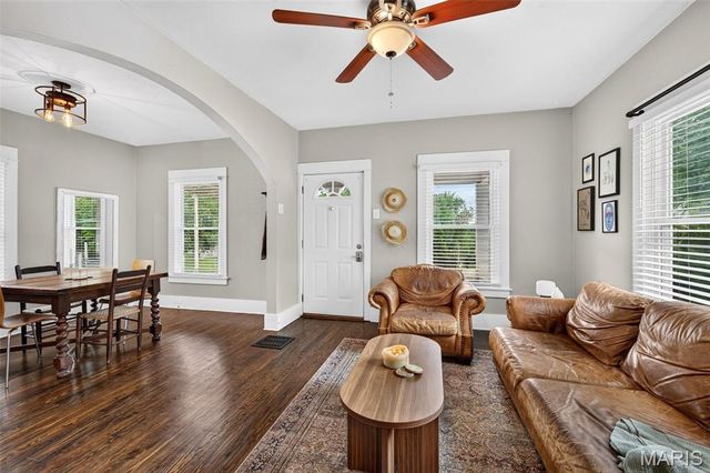 6710 Mitchell Avenue, St Louis, MO 63139