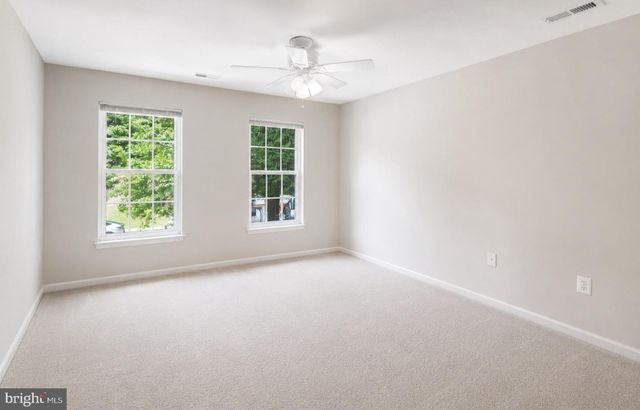 17602 DEWEYS RUN LN, Dumfries, VA 22026