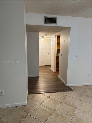 10762 La Placida Dr 7-105, Coral Springs, FL 33065