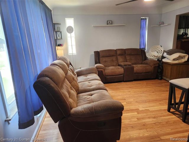 915 E 14 Mile Road, Clawson, MI 48017