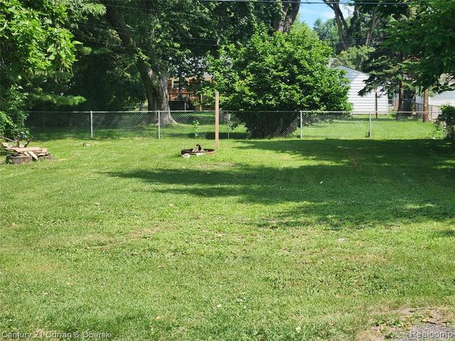 915 E 14 Mile Road, Clawson, MI 48017