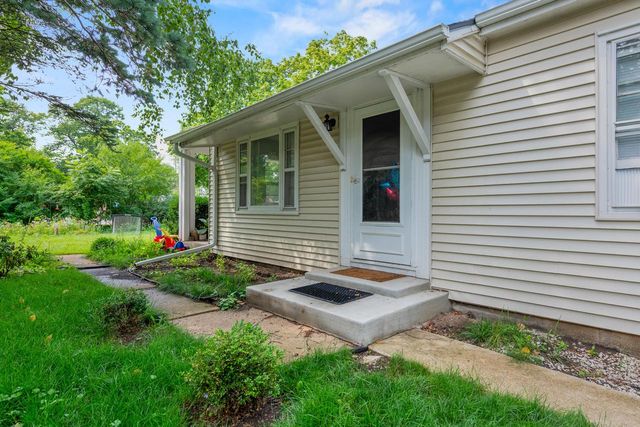 7428 N Santa Monica BOULEVARD, Fox Point, WI 53217