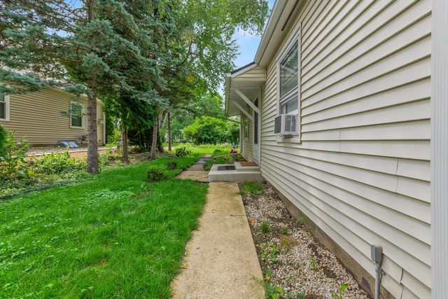7428 N Santa Monica BOULEVARD, Fox Point, WI 53217